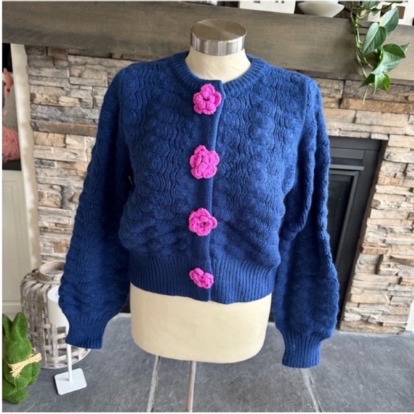 Elegant Blue Cardigan with Pink Floral Details - Picture 10 of 16